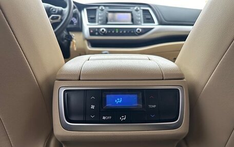 Toyota Highlander III, 2021 год, 3 200 000 рублей, 10 фотография
