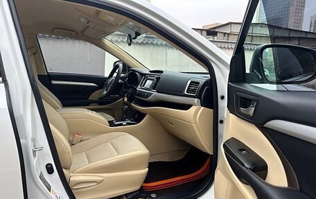 Toyota Highlander III, 2021 год, 3 200 000 рублей, 12 фотография