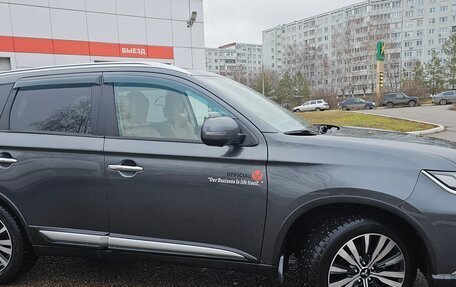 Mitsubishi Outlander III рестайлинг 3, 2020 год, 2 850 000 рублей, 1 фотография
