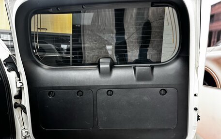 Toyota Land Cruiser Prado 150 рестайлинг 2, 2017 год, 4 245 000 рублей, 13 фотография