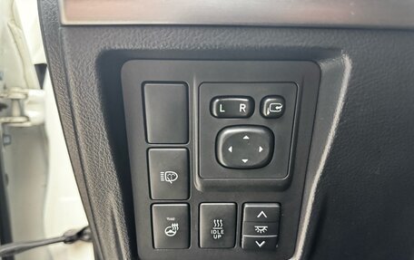 Toyota Land Cruiser Prado 150 рестайлинг 2, 2017 год, 4 245 000 рублей, 21 фотография