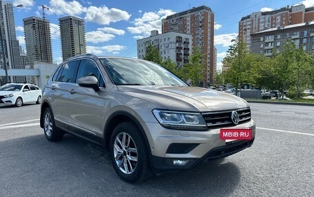 Volkswagen Tiguan II, 2018 год, 2 695 000 рублей, 2 фотография