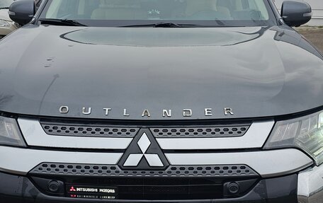 Mitsubishi Outlander III рестайлинг 3, 2020 год, 2 850 000 рублей, 6 фотография