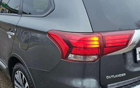 Mitsubishi Outlander III рестайлинг 3, 2020 год, 2 850 000 рублей, 10 фотография