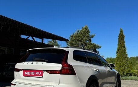 Volvo V60 Cross Country II, 2020 год, 4 000 000 рублей, 7 фотография