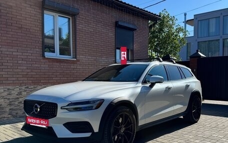 Volvo V60 Cross Country II, 2020 год, 4 000 000 рублей, 4 фотография