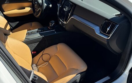 Volvo V60 Cross Country II, 2020 год, 4 000 000 рублей, 12 фотография