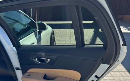 Volvo V60 Cross Country II, 2020 год, 4 000 000 рублей, 16 фотография