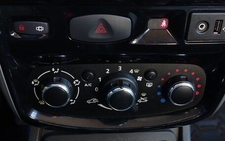 Nissan Terrano III, 2015 год, 881 000 рублей, 11 фотография