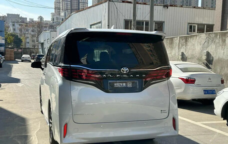 Toyota Alphard, 2025 год, 16 430 000 рублей, 2 фотография