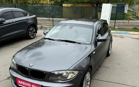 BMW 1 серия, 2008 год, 700 000 рублей, 1 фотография