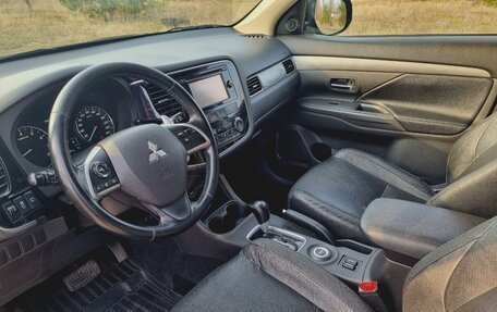 Mitsubishi Outlander III рестайлинг 3, 2014 год, 1 670 000 рублей, 7 фотография