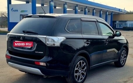 Mitsubishi Outlander III рестайлинг 3, 2014 год, 1 670 000 рублей, 6 фотография
