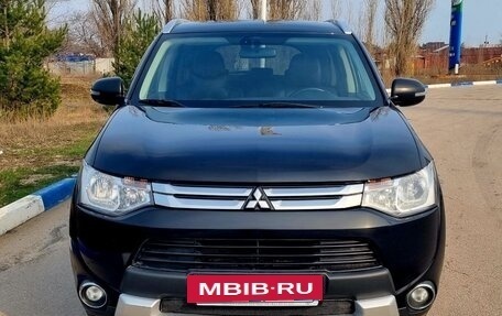 Mitsubishi Outlander III рестайлинг 3, 2014 год, 1 670 000 рублей, 2 фотография