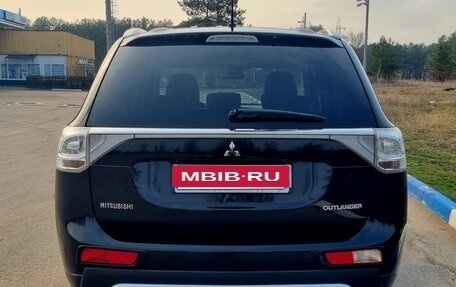 Mitsubishi Outlander III рестайлинг 3, 2014 год, 1 670 000 рублей, 5 фотография