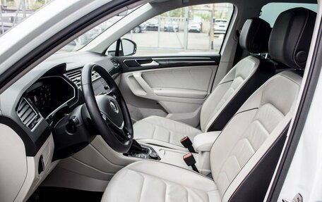 Volkswagen Tiguan II, 2017 год, 2 400 000 рублей, 11 фотография