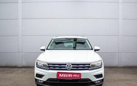 Volkswagen Tiguan II, 2017 год, 2 400 000 рублей, 3 фотография