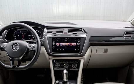 Volkswagen Tiguan II, 2017 год, 2 400 000 рублей, 16 фотография