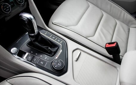 Volkswagen Tiguan II, 2017 год, 2 400 000 рублей, 23 фотография