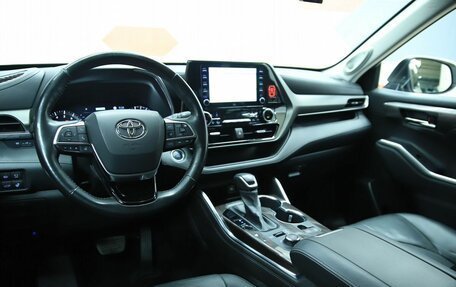 Toyota Highlander, 2021 год, 5 490 000 рублей, 15 фотография