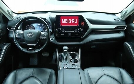 Toyota Highlander, 2021 год, 5 490 000 рублей, 14 фотография