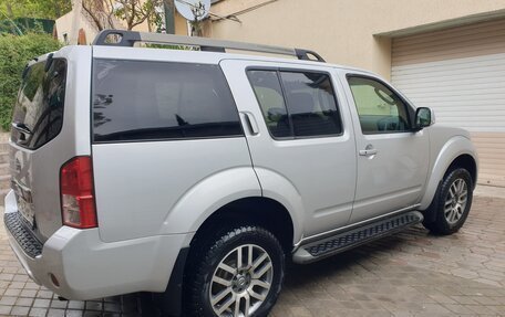 Nissan Pathfinder, 2011 год, 1 750 000 рублей, 2 фотография