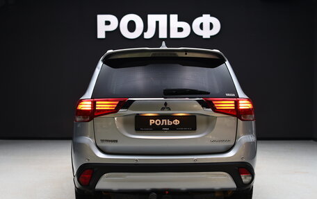 Mitsubishi Outlander III рестайлинг 3, 2019 год, 1 875 000 рублей, 4 фотография
