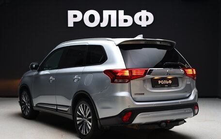 Mitsubishi Outlander III рестайлинг 3, 2019 год, 1 875 000 рублей, 2 фотография