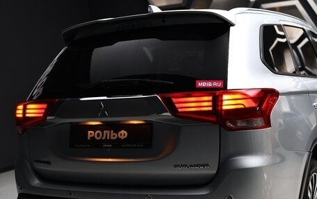 Mitsubishi Outlander III рестайлинг 3, 2019 год, 1 875 000 рублей, 13 фотография