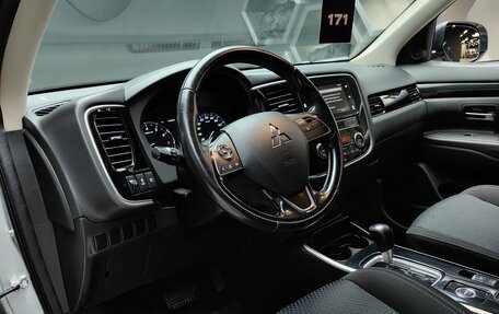 Mitsubishi Outlander III рестайлинг 3, 2019 год, 1 875 000 рублей, 15 фотография