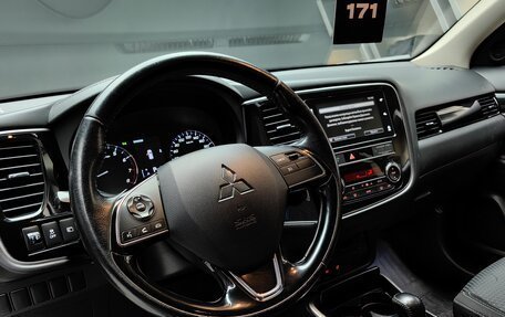 Mitsubishi Outlander III рестайлинг 3, 2019 год, 1 875 000 рублей, 16 фотография