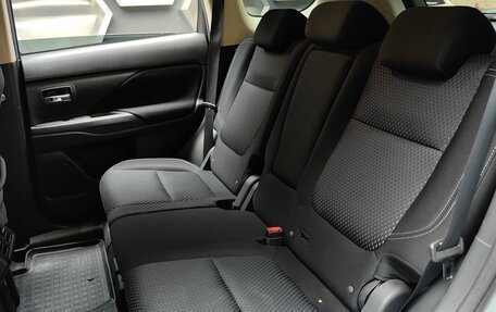 Mitsubishi Outlander III рестайлинг 3, 2019 год, 1 875 000 рублей, 19 фотография