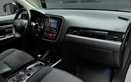 Mitsubishi Outlander III рестайлинг 3, 2019 год, 1 875 000 рублей, 23 фотография