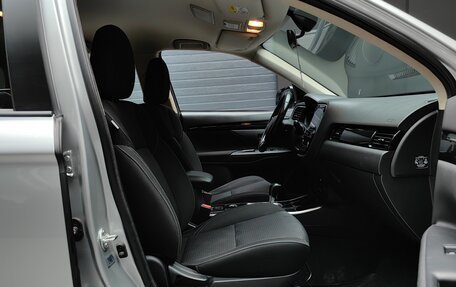 Mitsubishi Outlander III рестайлинг 3, 2019 год, 1 875 000 рублей, 25 фотография