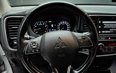 Mitsubishi Outlander III рестайлинг 3, 2019 год, 1 875 000 рублей, 28 фотография