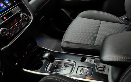 Mitsubishi Outlander III рестайлинг 3, 2019 год, 1 875 000 рублей, 29 фотография