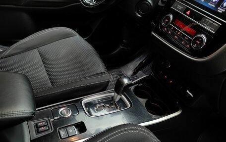 Mitsubishi Outlander III рестайлинг 3, 2019 год, 1 875 000 рублей, 30 фотография