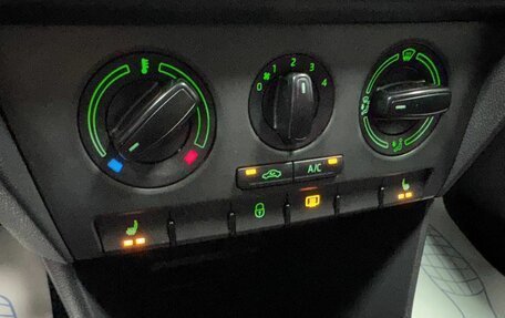 Skoda Rapid I, 2014 год, 920 000 рублей, 30 фотография