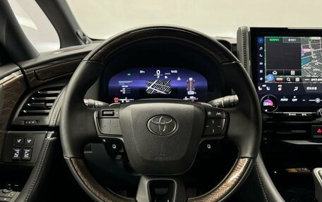 Toyota Alphard, 2024 год, 13 494 000 рублей, 17 фотография
