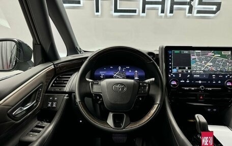 Toyota Alphard, 2024 год, 13 494 000 рублей, 16 фотография