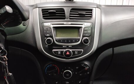 Hyundai Solaris II рестайлинг, 2011 год, 680 000 рублей, 12 фотография