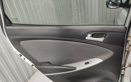 Hyundai Solaris II рестайлинг, 2011 год, 680 000 рублей, 15 фотография