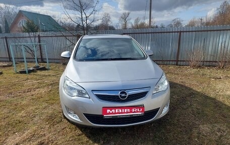Opel Astra J, 2011 год, 799 000 рублей, 1 фотография