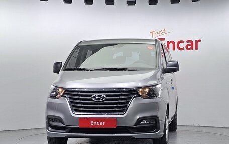 Hyundai Grand Starex Grand Starex I рестайлинг 2, 2021 год, 2 501 000 рублей, 2 фотография