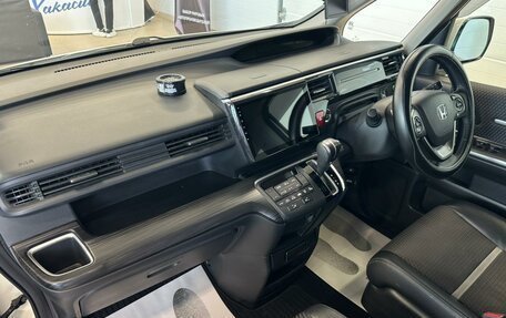 Honda Stepwgn IV, 2017 год, 2 499 900 рублей, 13 фотография