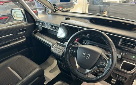 Honda Stepwgn IV, 2017 год, 2 499 900 рублей, 11 фотография