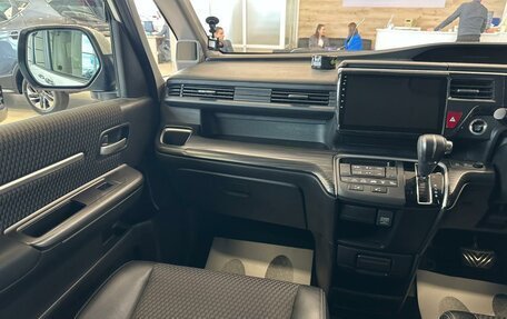 Honda Stepwgn IV, 2017 год, 2 499 900 рублей, 14 фотография