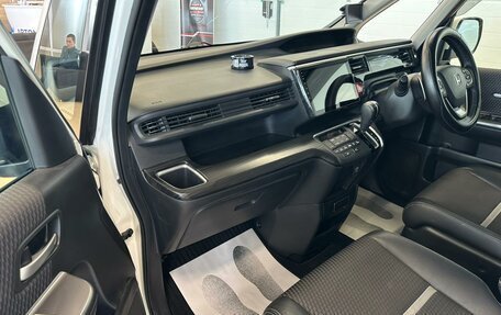 Honda Stepwgn IV, 2017 год, 2 499 900 рублей, 12 фотография