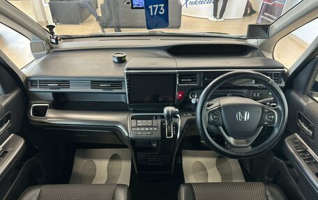 Honda Stepwgn IV, 2017 год, 2 499 900 рублей, 16 фотография
