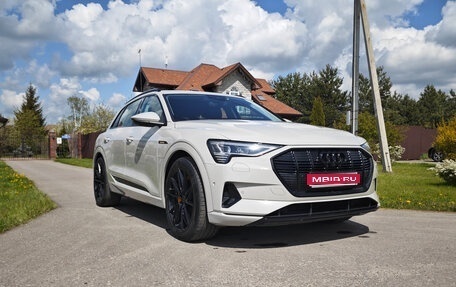 Audi e-tron I, 2019 год, 4 890 000 рублей, 1 фотография